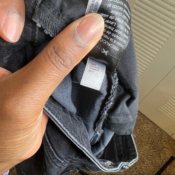 Universal Thread Black Faded Wash Frayed Hem Denim Short Womens 14/32 Plus Size - Picture 9 of 10